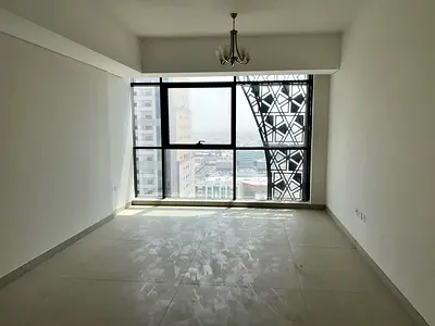 أول ساكن في أبو شغارة، 3 غرف وصالة مع بلكونة وخزائن حائط. شقة جديدة ومميزة، الإيجار 60 ألف، والدفع 4 أو 6 شيكات.