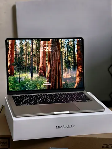 Apple MacBook Air 13.6-inch M4 - Starlight, Excellent Condition, 256gb-16gb(With WarrantyBox include