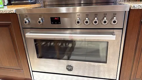 Stainless Steel Built-in electric  Oven and 6-Burner Hob (Bertazzoni)