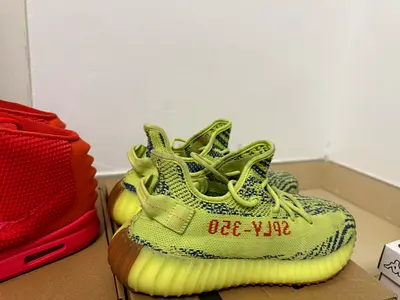 Light Green Adidas Yeezy Boost 350 V2 - Size U K 8, Lightly Used