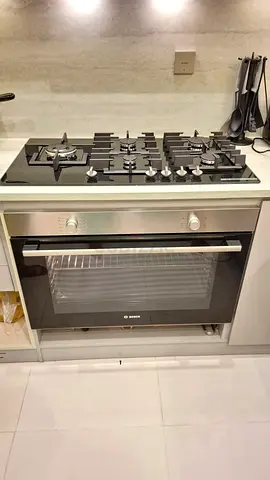 Bosch 5 burner top and oven full gas latest model same like new condition
