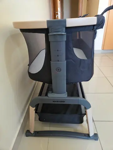 Maxi-Cosi Iora Air Bedside Bassinet – Excellent Condition
