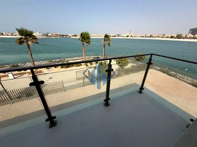 Beach Front-Corner Unit with 170 degree water view