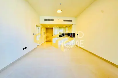 Elegant Townhouse | Fully Upgraded | Freehold