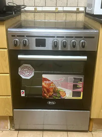 Stainless Steel Freestanding Oven with 4 Ceramic Burners - Great Condition (Stove/ Cooking Range)