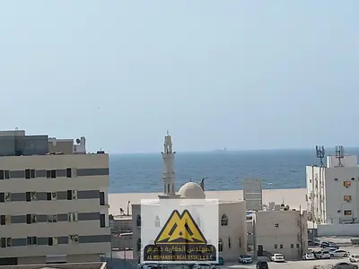 غرفه وصاله/ مساحة كبيرة/اطلاله بحرية /منطقة النخيل كورنيش عجمان بجوارجميع الخدمات والطرق الرئيسيه