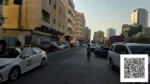 SPACIOUS COMMERCIAL SHOP IT'S WAS RESTAURENT CLOSED TO CORNICHE
