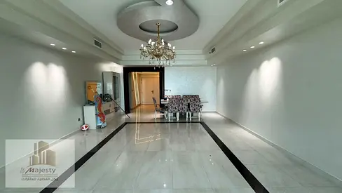 🏡✨ للبيع شقة مميزة في الشارقة – المجاز 3 🌊 إطلالة خلفية على بحر الخان | تشطيبات وديكورات بالكامل