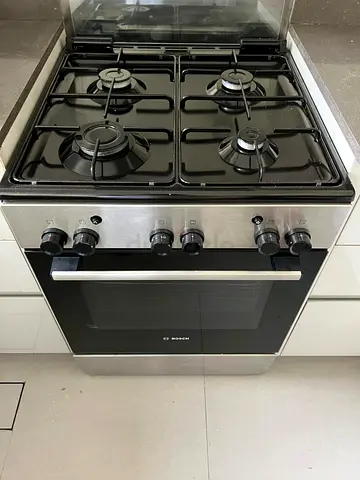 Bosch Free Standing Gas Cooker with 4 Burners