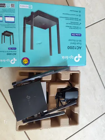 TP-Link AC1200 Dual-Band Wi-Fi Router (with box and adapter)