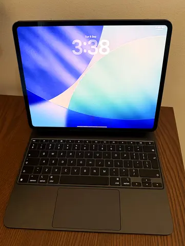 iPad Pro 13” M4 256GB with Magic Keyboard