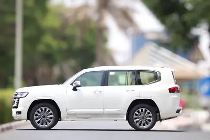 2026 Toyota LAND CRUISER photo 2