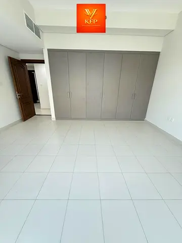 T0DAY H0T 0FFER 3 BHK AVAILABLE BIG SIZE PRIME L0CATI0N SHEIKH ZAYED ROAD READY T0 M0VE VIEW SEA VIEW PRIME L0CATI0N READY T0 M0VE