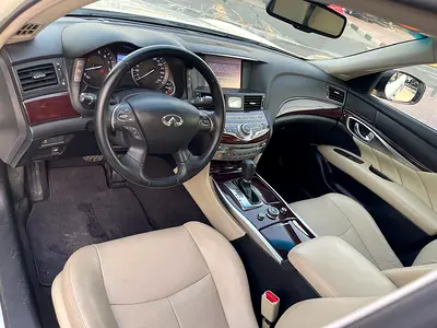 2017 Infiniti Q70 — фото 8