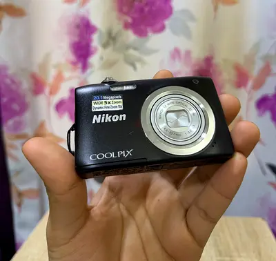 Nikon COOLPIX A100 compact digital camera - 20.1MP, 5x zoom (good condition)