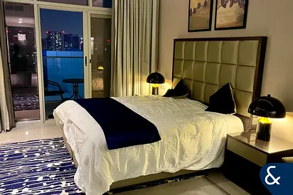 Majestic I Studio I Furnished I Canal View