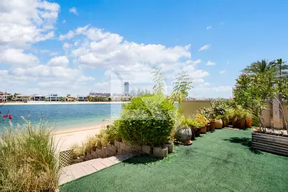 Desirable Frond | Private Beachfront Living