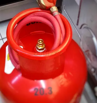 Big size Emirates Gas Cylinder with regulator and hose 24Kg