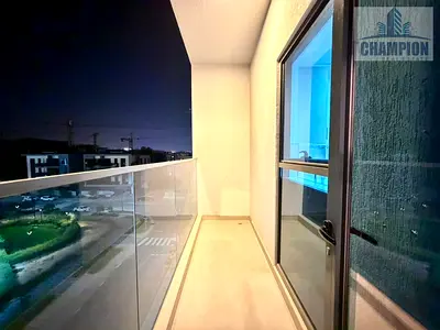 شقة حديثة بغرفتي نوم | سكن H12 | شرفة وإطلالة على المدينة