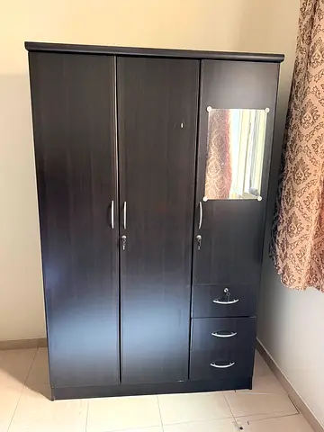 3door wardrobe available ready to sell