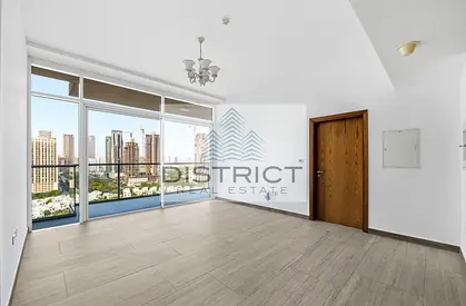 Rented/925 sqft Size/Specious Finishing