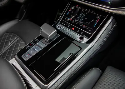 صورة 10 لـ 2025 AUDI Q8