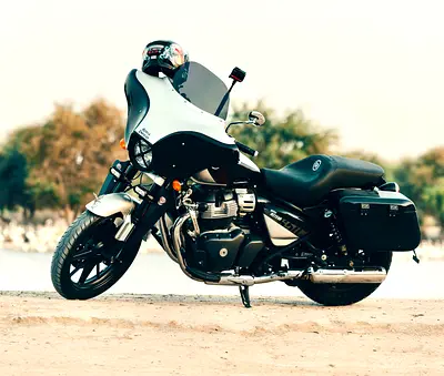 Royal Enfield Super Meteor 650 – Excellent Condition | Premium Accessories