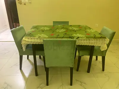 Dining table with 4 chairs - good condition