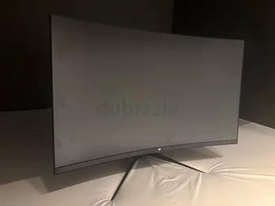 Curved 32-inch Gaming Monitor in Good Condition