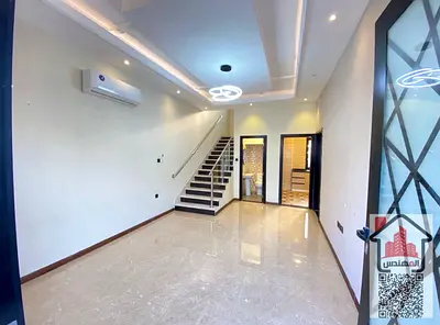 Villa for rent in Ajman, Al Yasmeen area. Two-story townhouse. Three master bedrooms with built-in wardrobes, a majlis, a living room, and a storage room. Asking price: AED 85,000 (slightly negotiable