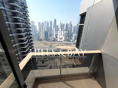 Spacious 1BR | Prime JLT Location | Closed Kitchen