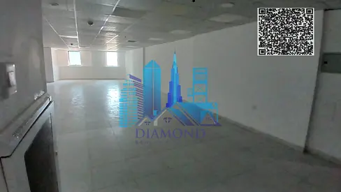 للبيع نقدا مكتب خالى مساحه كبيره جاهز للأنتقال الفورى او الاستثمار بأبراج فالكون  برج B1 امارة عجمان .
