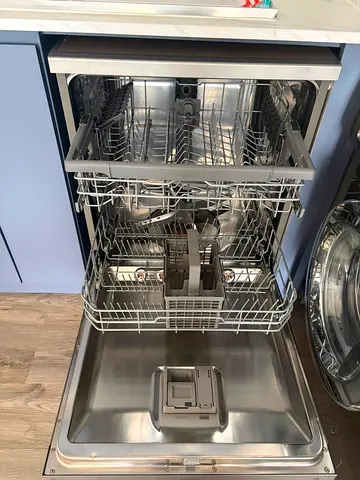 Built-in stainless steel dishwasher - good working condition