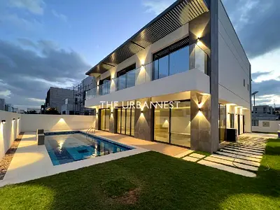 Luxury 6 Bedroom Villa | with Private Pool