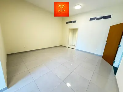 2 BHK AVAILABLE BIG SIZE SHEIKH ZAYED ROAD VIEW PRIME L0CATI0N READY T0 M0VE