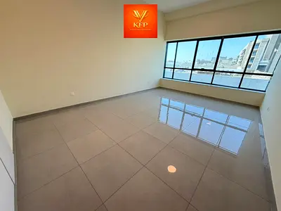 2 BHK AVAILABLE BIG SIZE SHEIKH ZAYED ROAD VIEW PRIME L0CATI0N READY TO MOVE