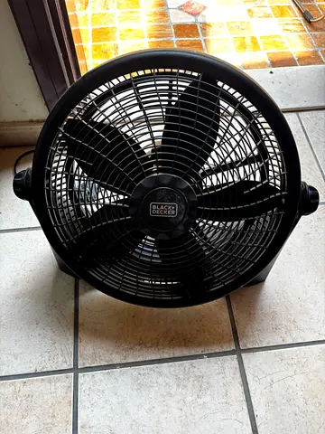2 pcs Black & Decker Portable Floor Fan - never used