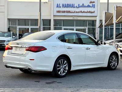 2017 Infiniti Q70 — фото 5