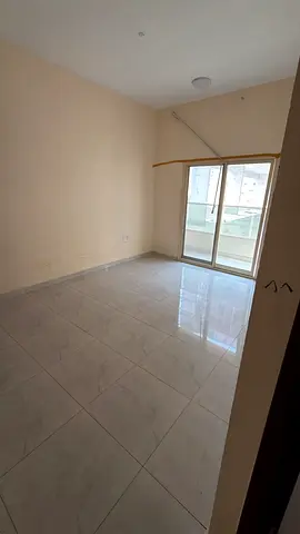 31,000 درهم سنوي | غرفة وصالة للإيجار في الليوار 2 بجوار بنك أبوظبي التجاري