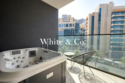 Premium Studio | Bay Square View | Modern