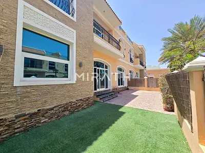 BEAUTIFUL 5BR COMPOUND VILLA IN JUMEIRAH
