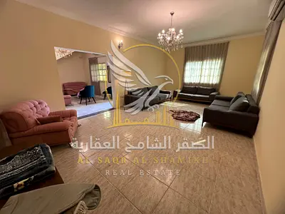 فيلا للإيجار السنوى فى الرفاعة بدون تأمين طابقين مجددة بالكامل ثلاث غرف منها غرفة ماستر إطلالة بحرية خزائن بالحائط غرفة خادمة ماستر باركن داخلى وخارجى