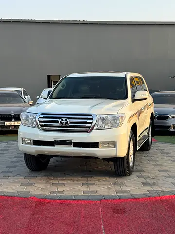 TOYOTA LAND CRUISER 2010 — GXR V8