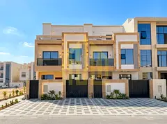 Townhouse - 3 floors - Includes air conditioning - Freehold - Price negotiable
