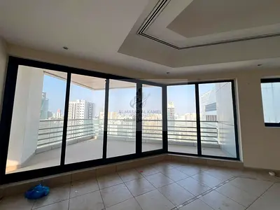 مساحات كبيرة جداً بلكونة كبيرة جدا باطلالة علي بحيرة خالد ثلاث غرف ماستر غرفة غسيل غرفة خادمة ماستر خزائن بالحائط اطلالات الشقة كلها مفتوحة تكي