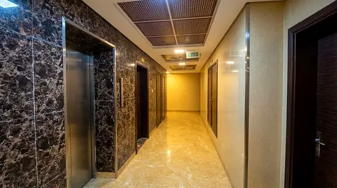 فرصة ذاهبية للسكن العائلي بارقي غرفة وصالة مع جيم وباركن خاص داخل تاور نظيف ومرتب وامن وحراسة 24 ساعة
