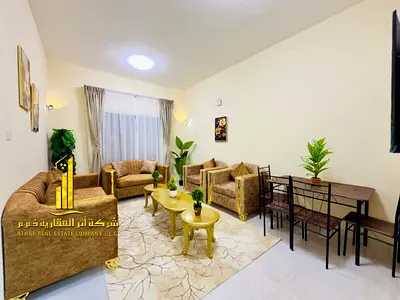 شقة فخمه غرفتين وصاله مفروشة للإيجار الشهري! شامله الفواتير والإنترنت, بإطلالة رائعة, موقع حيوي, وتشطيبات ممتازة، جاهزة للسكن فوراً.