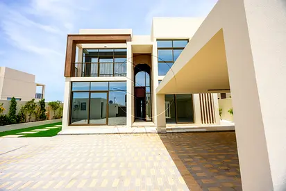 √ V4 Executive | Single Row Big Plot | Landscaped√