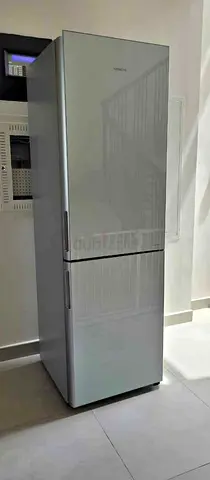 For sale Hitachi bottom freezer sam like new condition