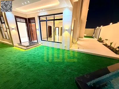 فخامة لا تُكرر في عجمان | فيلا زاوية شارعين بـرووف فاخر وارتداد واسع وسعر شامل رسوم التسجيل